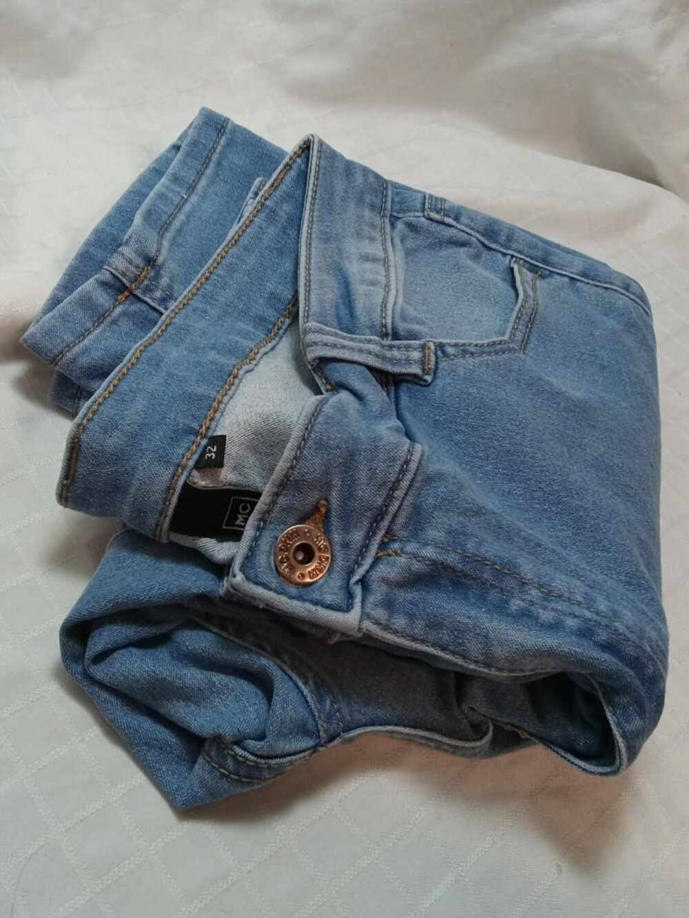 The perfect MC 3/4 powder blue jeans size 32